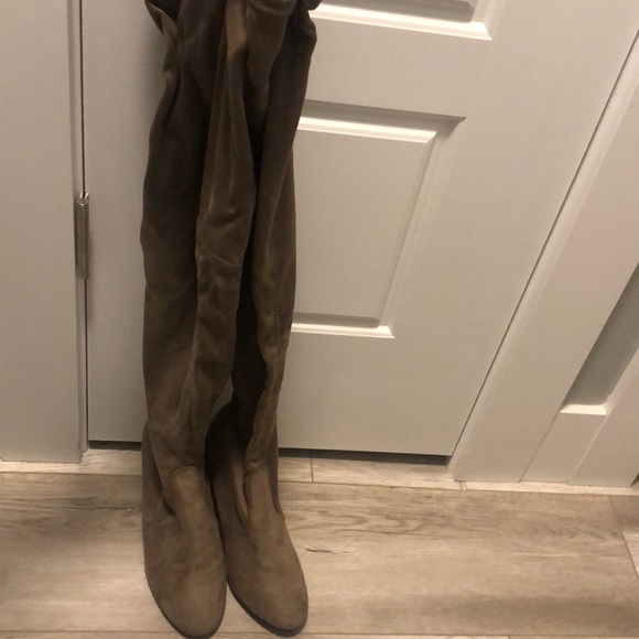 Thigh high boots - Picture 2 of 5